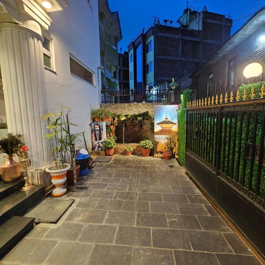 Hotel Krishna Катманду Екстериор снимка